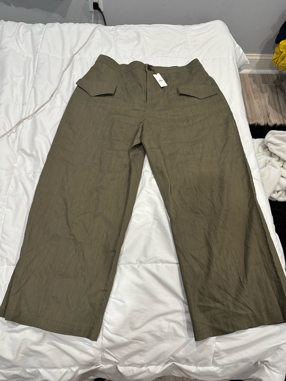 NWT Olive Wide-Leg Women’s Pants- Banana Republic